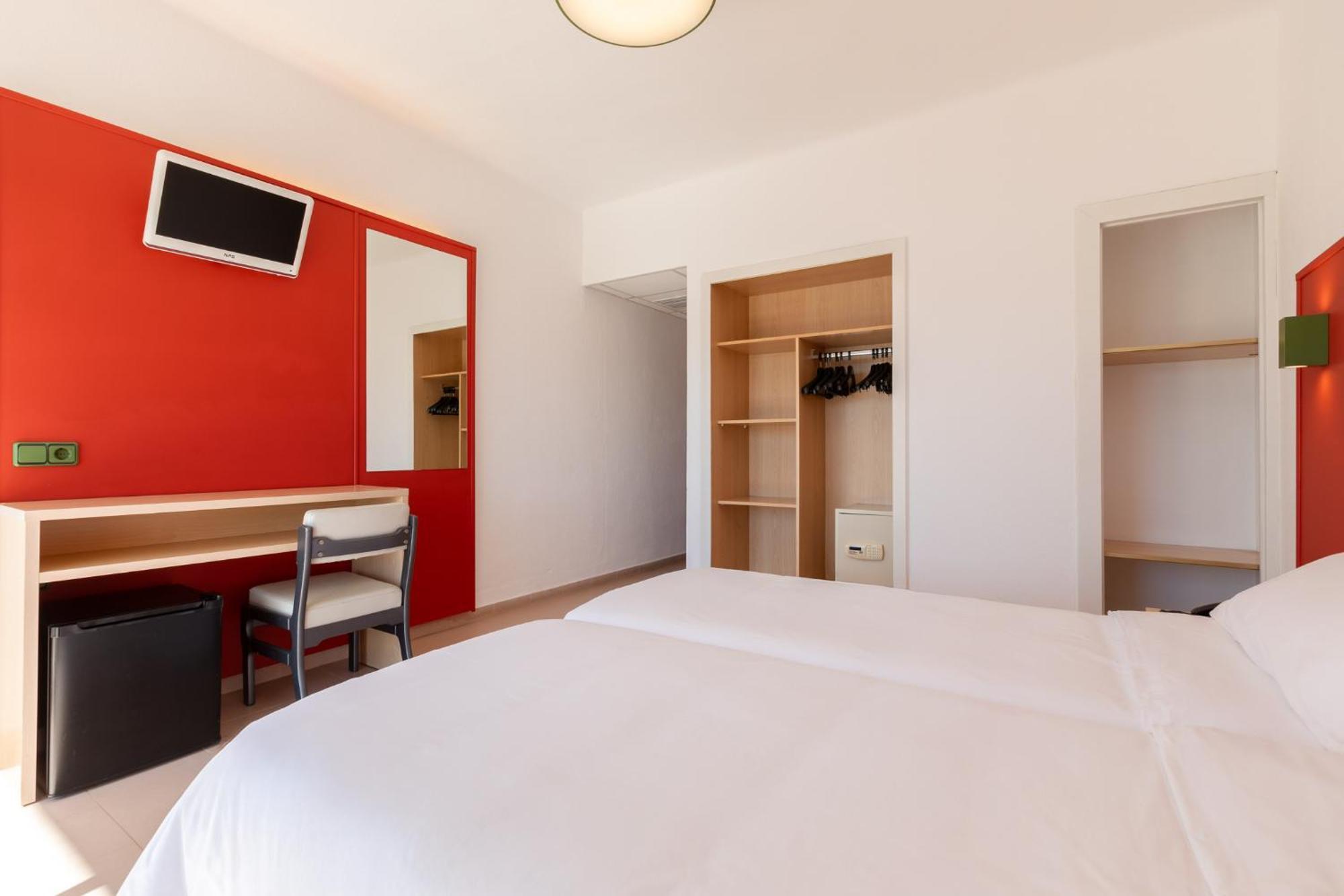 The Red Hotel - Adults Only Sant Antoni de Portmany Exterior foto